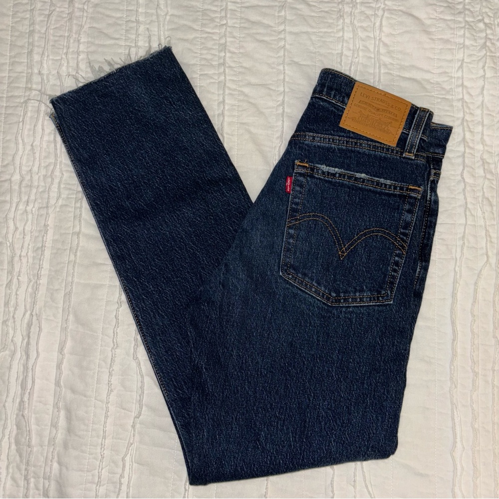 Levi’s Wedgie Straight 24/27” Dark Wash cut off jeans